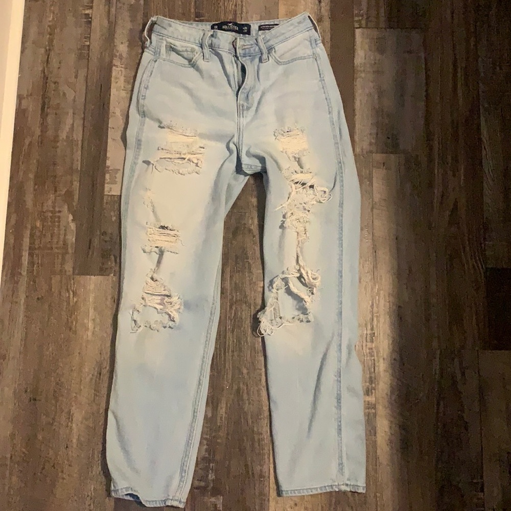Holister ultra high-rise mom jean (0)